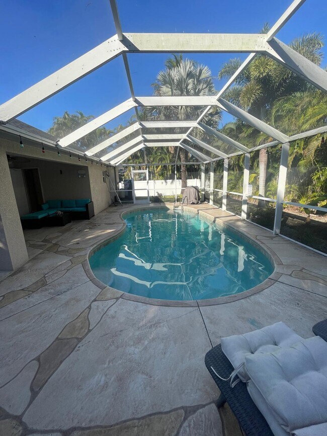 Building Photo - 2043 NW 6th Terrace