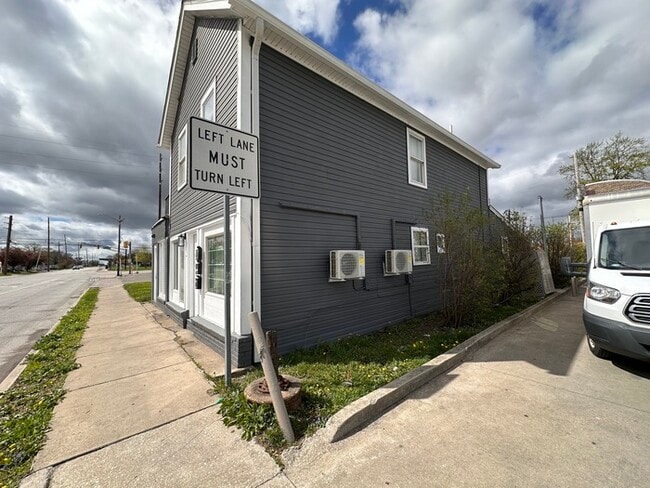 Building Photo - 2948 Shelby St