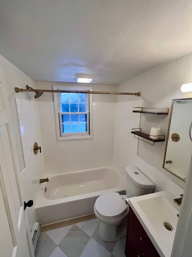 Building Photo - Cozy 2BD 1BR
