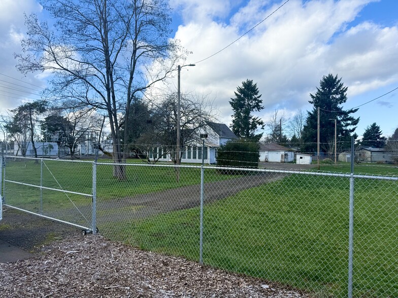 Building Photo - 16702 SE 1st St