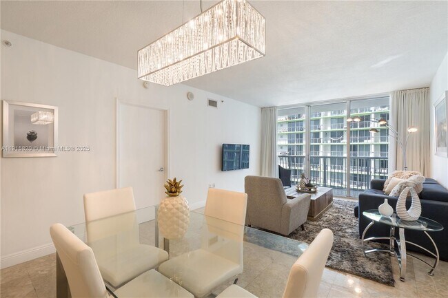 Building Photo - 1750 N Bayshore Dr