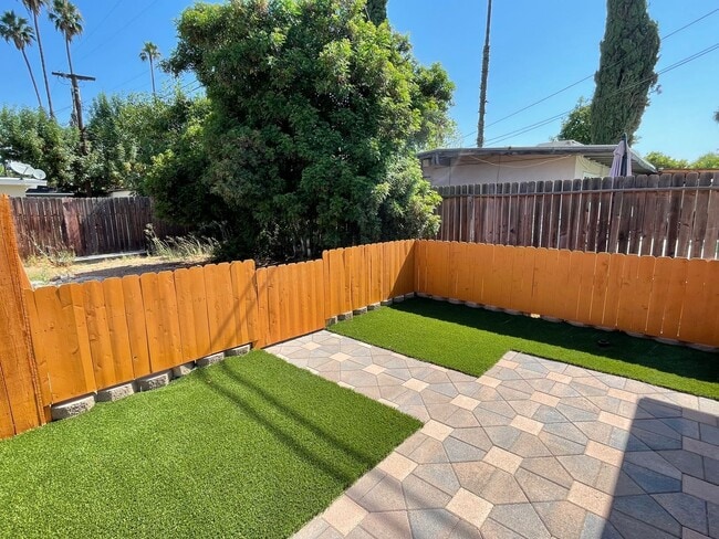 Building Photo - Cute 1 Bedroom Unit in Nice Neighborhood! ...