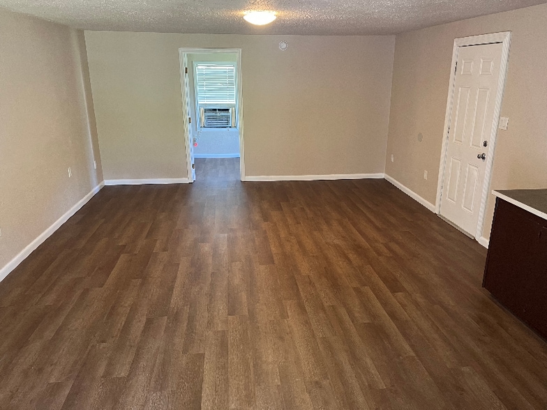 Building Photo - 309 Desire St