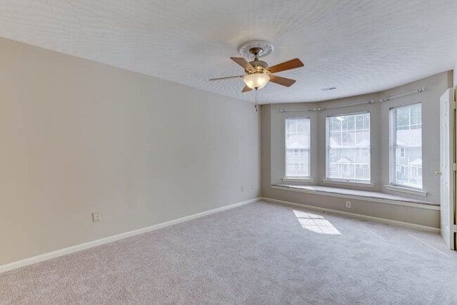 Building Photo - Updated 3-Bedroom Yorktown Townhouse with Private Yard and Community Amenities