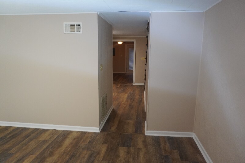 Building Photo - 7956 Eastdale Rd