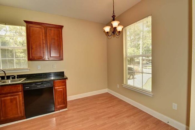 Building Photo - 719 42nd Ave