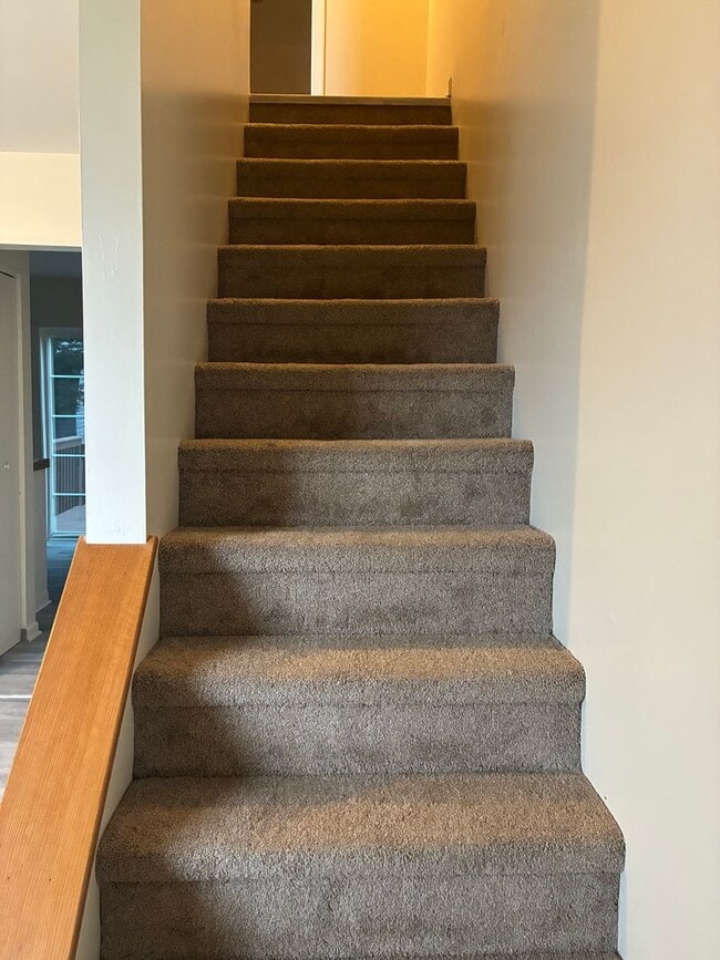 Building Photo - 2 Bedroom Townhouse