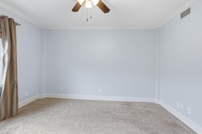 Building Photo - 5400 Park Ave