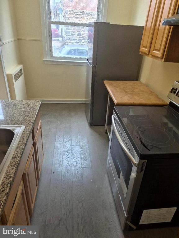 Building Photo - 5345 W Columbia Ave