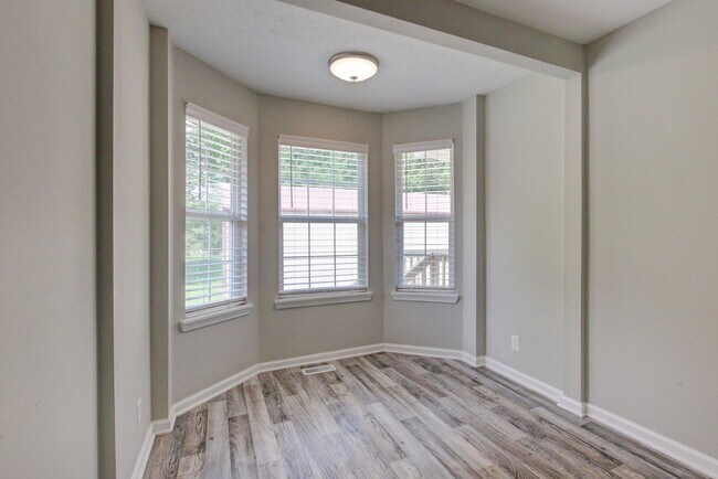Building Photo - Updated 3bed 2 bath in St B with SEPARATE WORKSHOP around back.