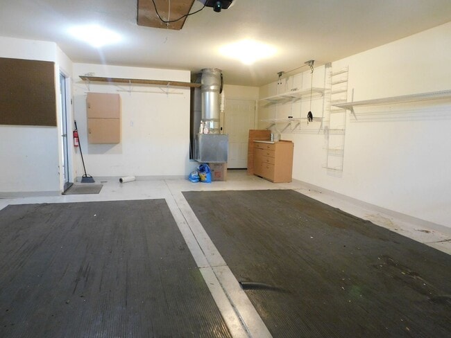 Building Photo - TWO WEEKS FREE RENT IN FOUNTAIN GREENS!
