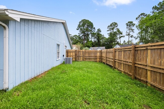 Building Photo - 3045 Yorktown Cir