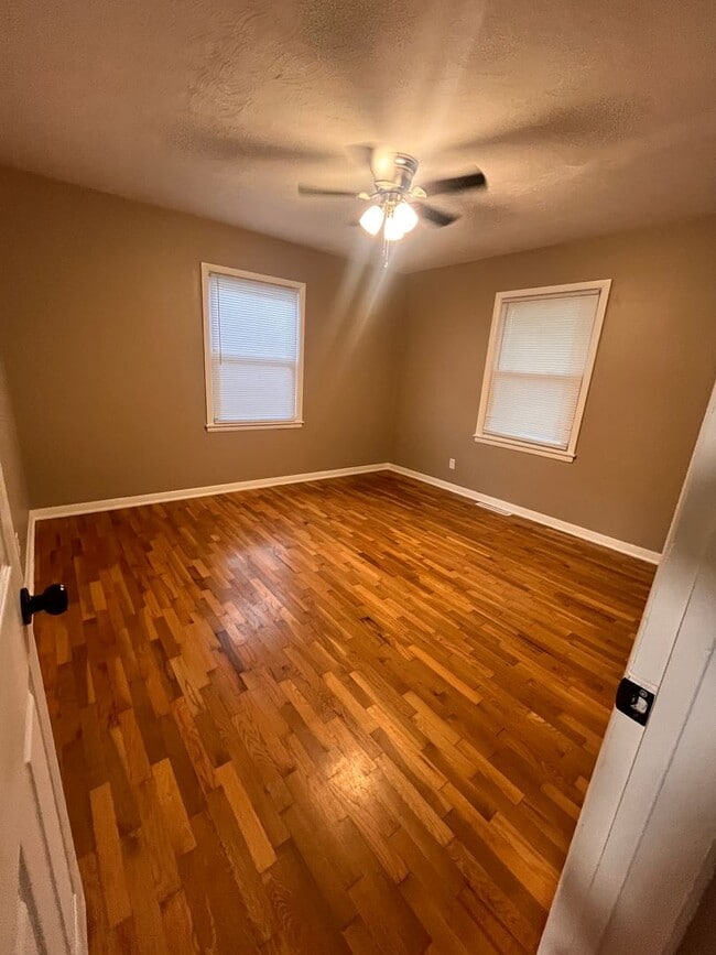 Building Photo - 3 bedroom 2 bathroom located near MSU