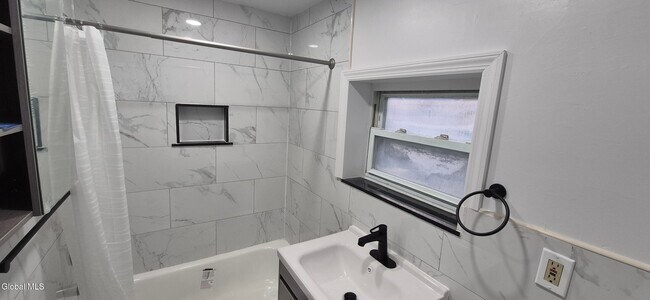 Building Photo - 22 Clermont St