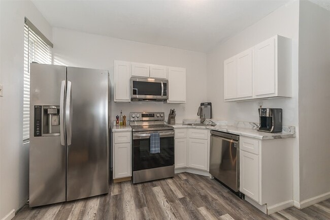 Building Photo - 4992 Botanical Ave