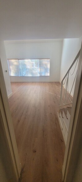 Building Photo - 8934 Wonderland Ave