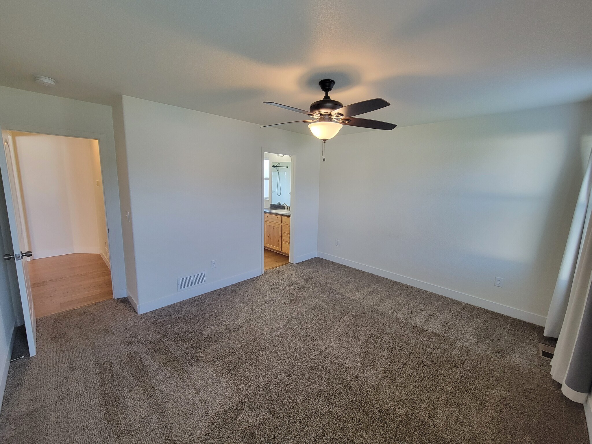Building Photo - 1566 Driftline Dr