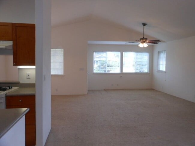 Building Photo - Pacheco, Evelyn (Kamalo'o)