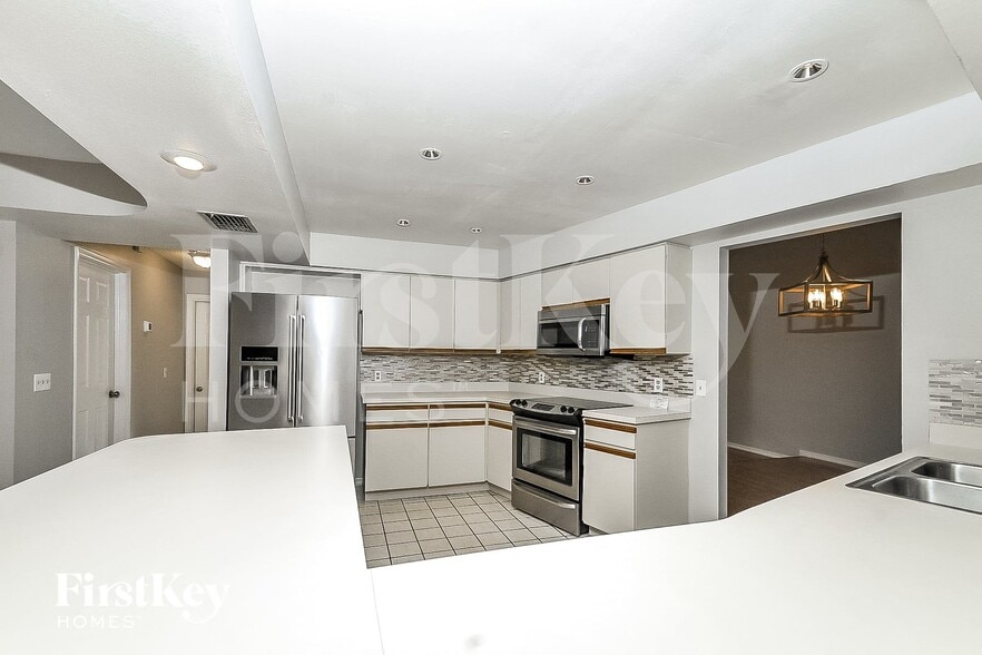 Building Photo - 2720 Briarpatch Dr