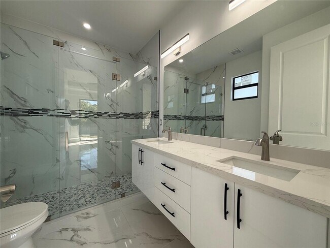 Building Photo - 2620 NE 22nd Ave