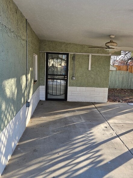 Building Photo - 724 Troy Ave