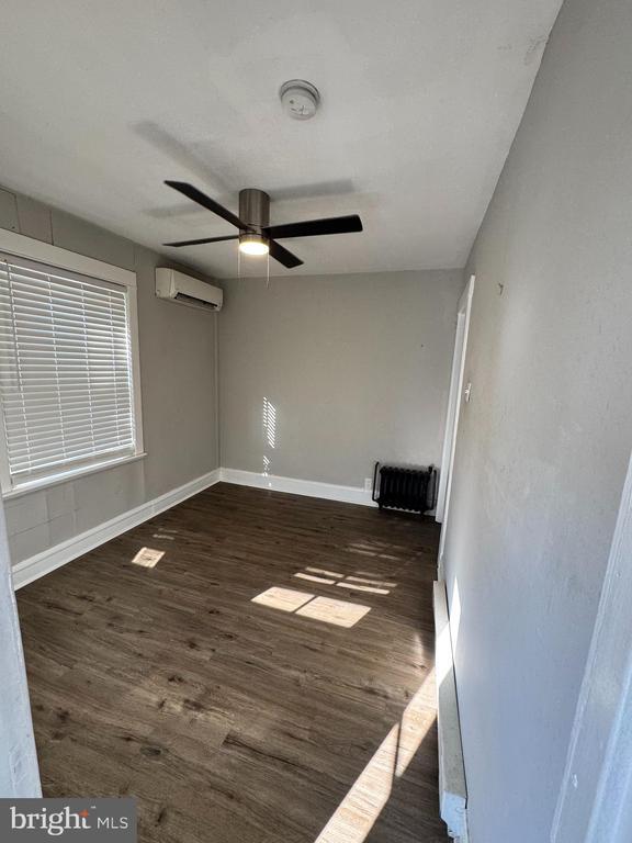 Building Photo - 202 S Main St