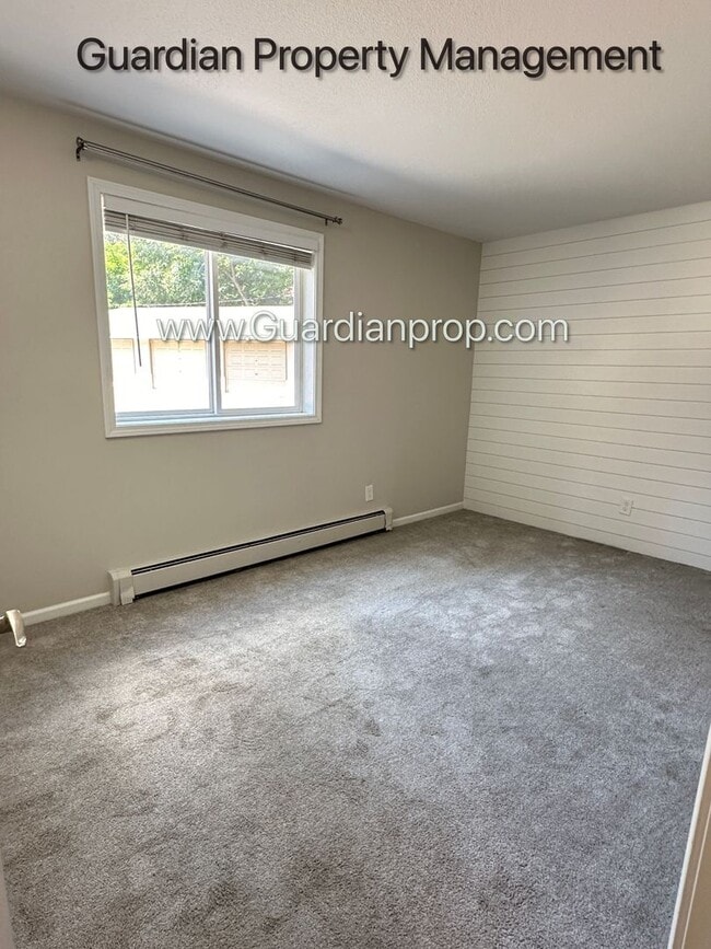 Building Photo - Champlin 3 Bedroom, Excellent Condition, AC, Garage Available, Balcony, Heat Paid