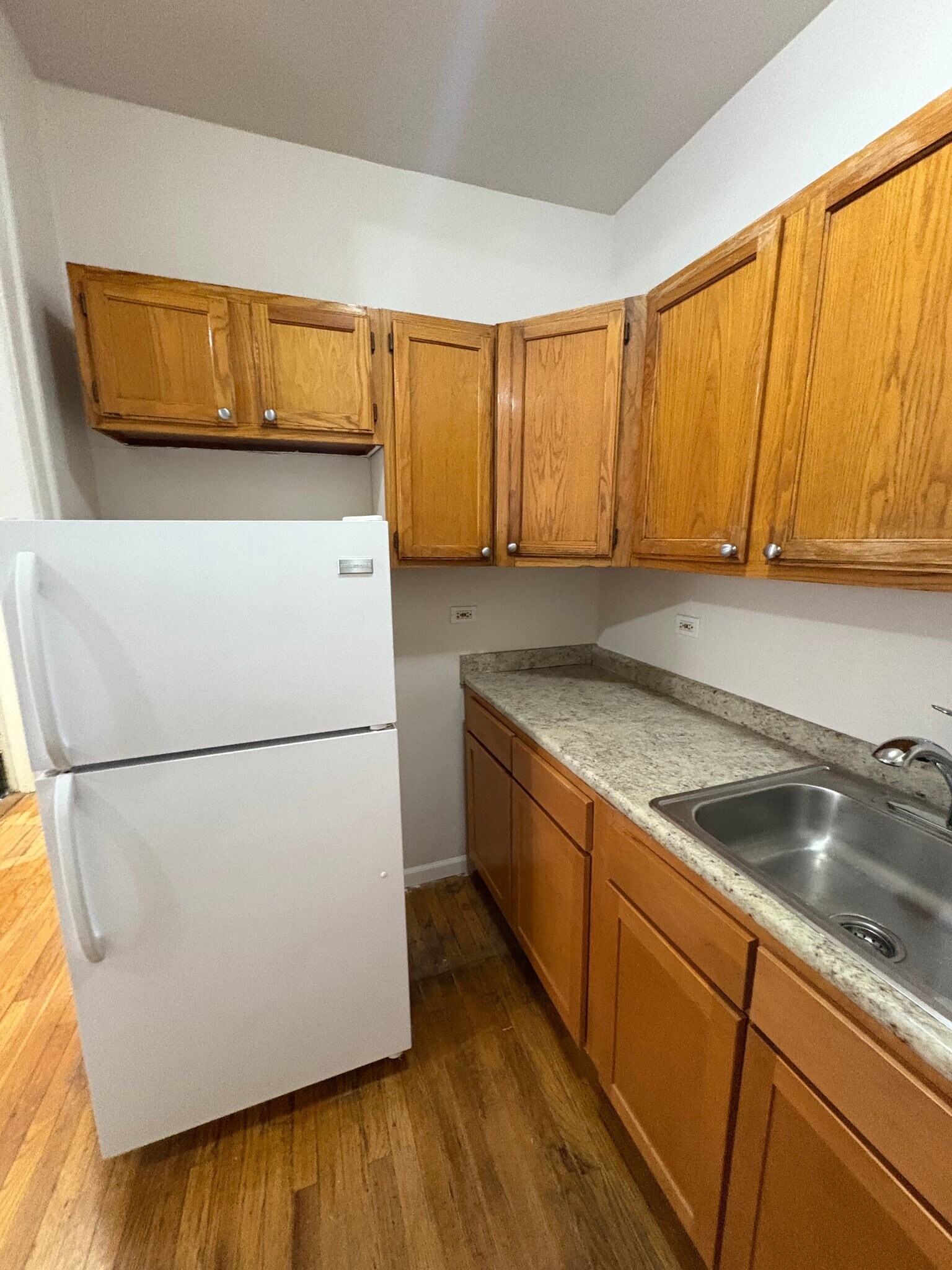 Building Photo - 824 S Austin Blvd