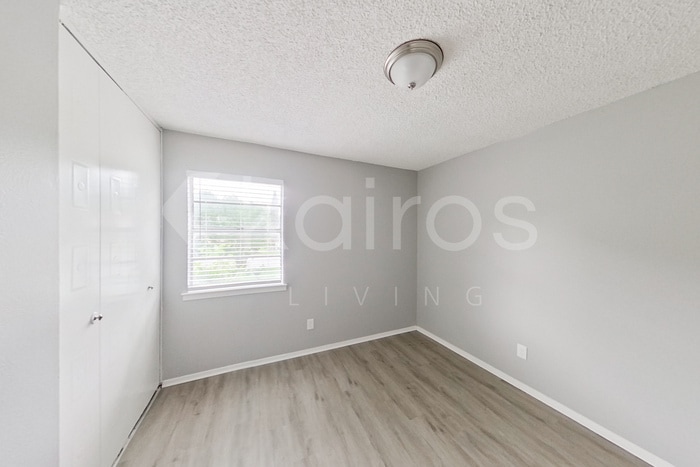 Building Photo - 12211 Knight Dr