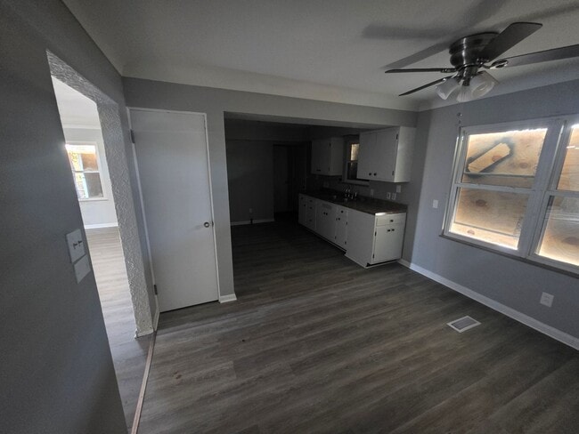 Building Photo - LIMITED TIME**NO APPLICATION FEE**1/2 OFF DEPOSIT**