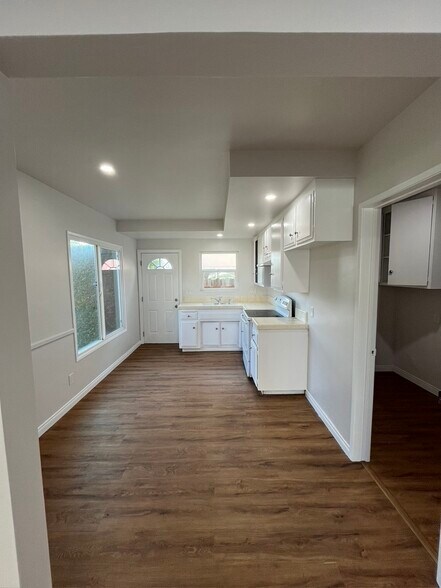 Unit A - Kitchen - 2411 Harriman Ln