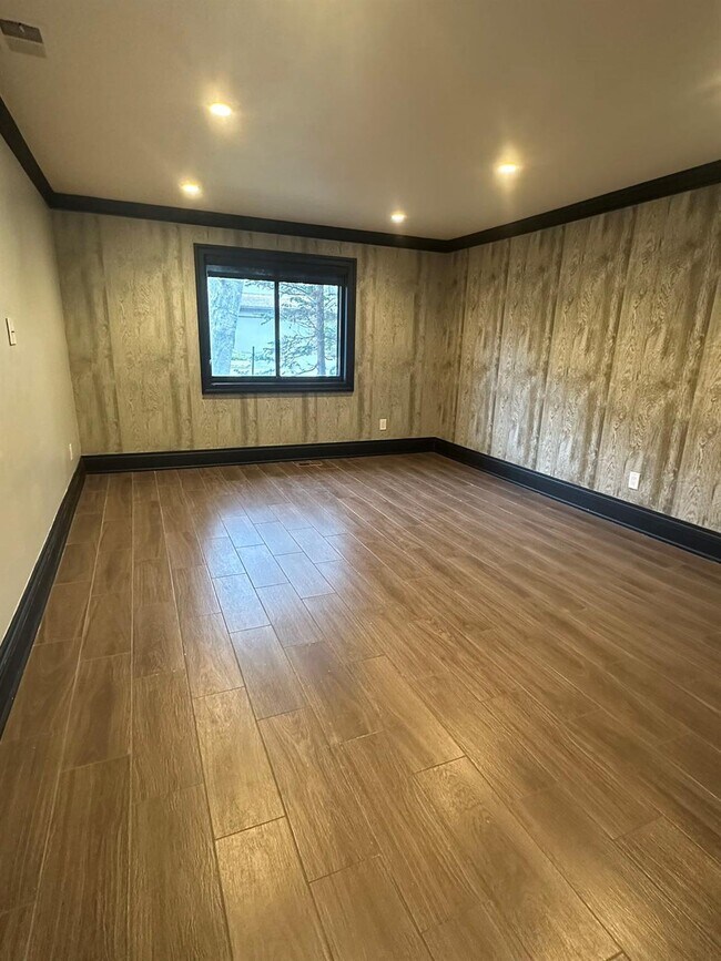 Building Photo - 292 Vista Dr