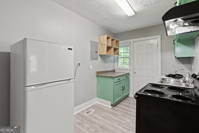 Building Photo - 181 Holderness St SW