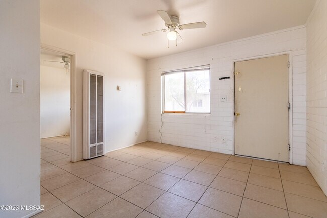 Building Photo - 3647 E Bermuda St