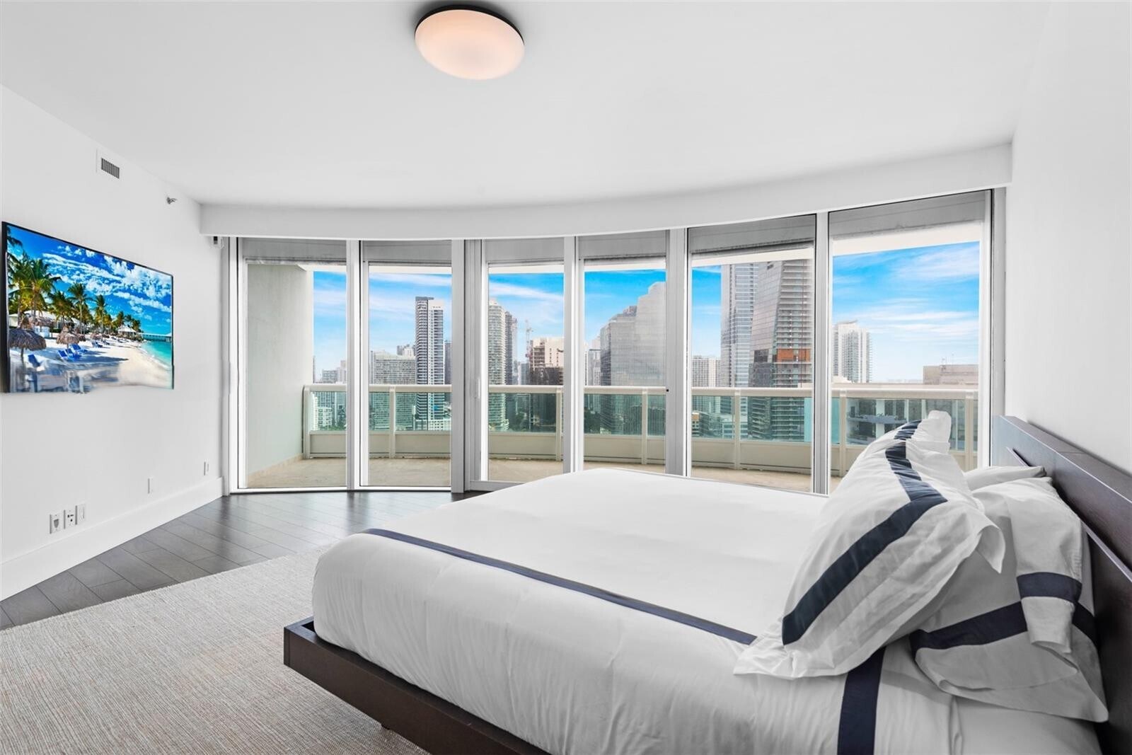 Building Photo - 1643 Brickell Ave