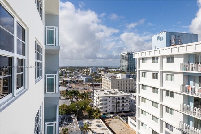 Building Photo - 6917 Collins Ave