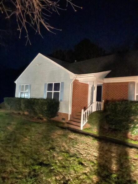 Building Photo - 521 Brooklyn Ct