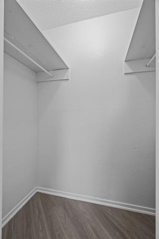 Building Photo - 320 E 4th St