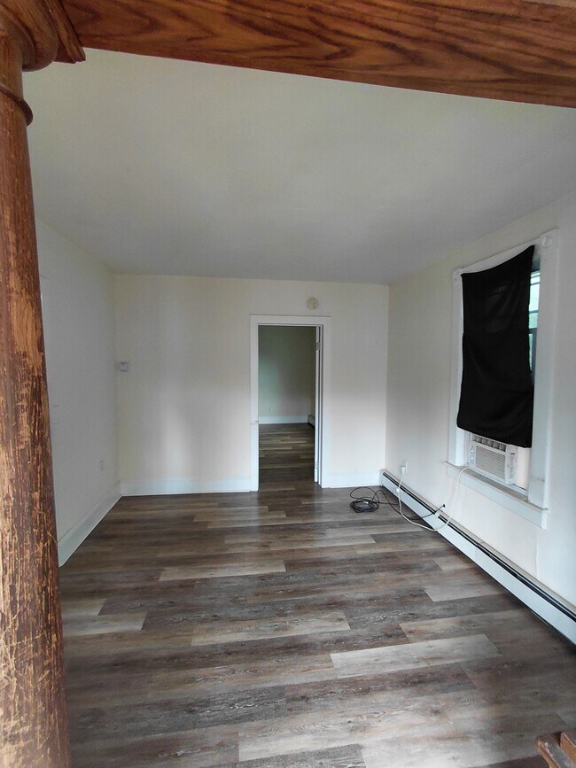 Building Photo - 665 Sayre Ave