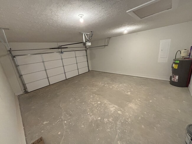 Building Photo - 921 Alberta Dr