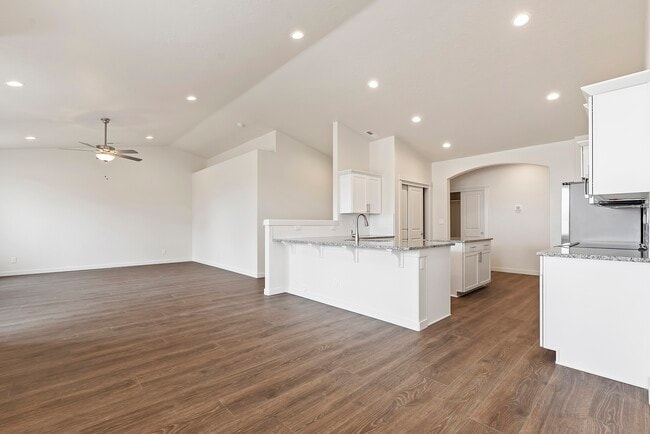 Building Photo - 5904 Lekeitio Dr