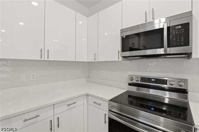 Building Photo - 4708 27th St SW