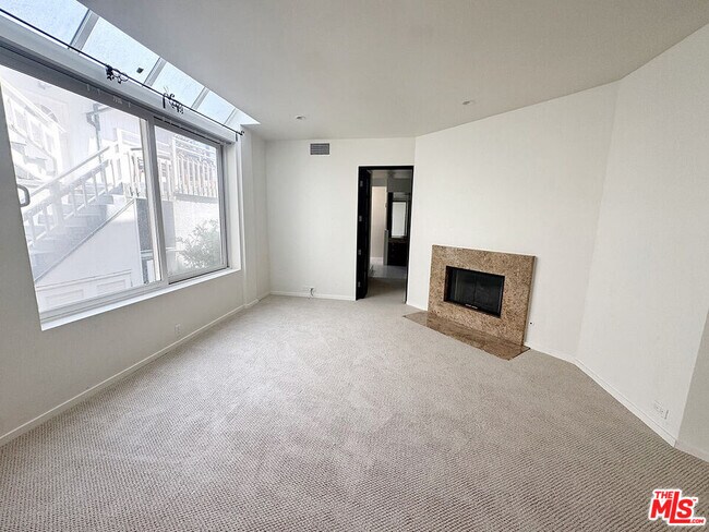 Building Photo - 3505 Ocean Front Walk