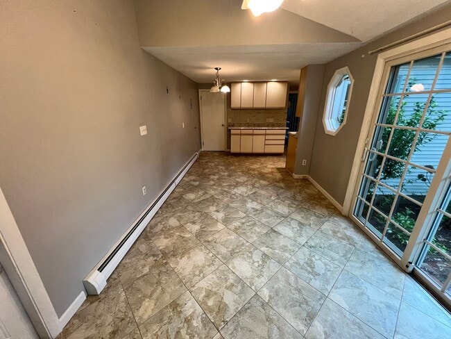 Building Photo - Single Family Home for Rent in Longmeadow!