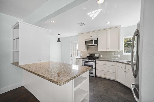 Building Photo - 4502 Rockwood Dr