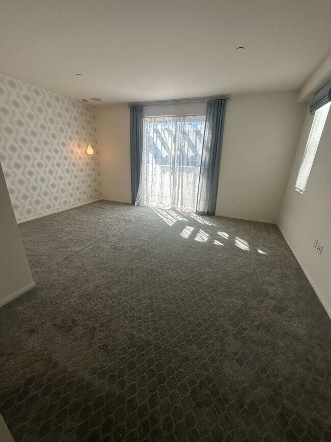 Building Photo - $4,400 - 4 Bed / 3.5 Bath Luxury Townhome in Suwerte Community in Otay Ranch
