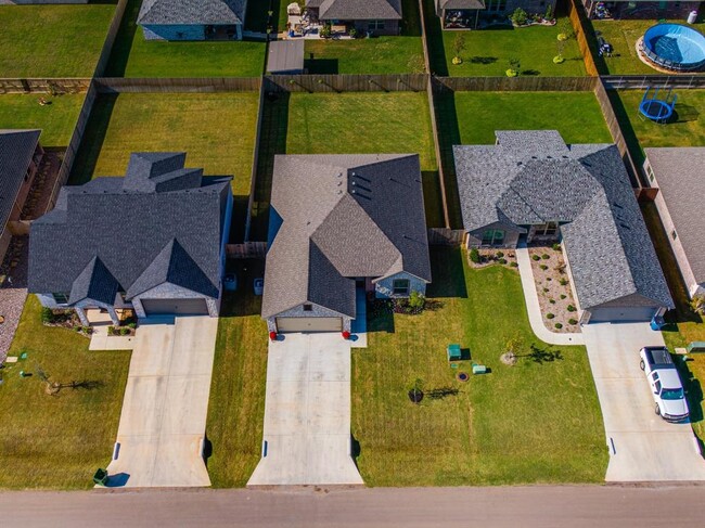 Building Photo - 3308 White Horse Dr