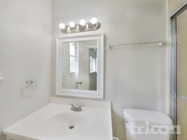 Building Photo - 1911 Deaf Smith Dr