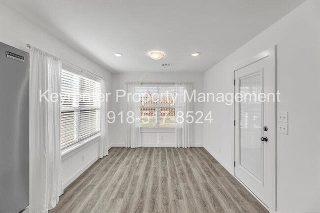 Building Photo - 7104 S Kalanchoe Ave