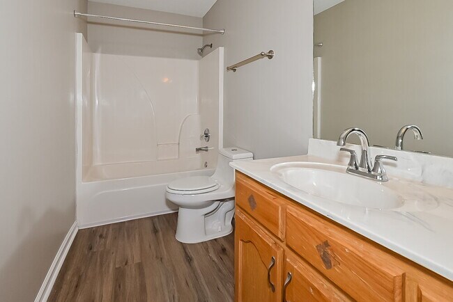 Building Photo - 6044 Kingsview Cove